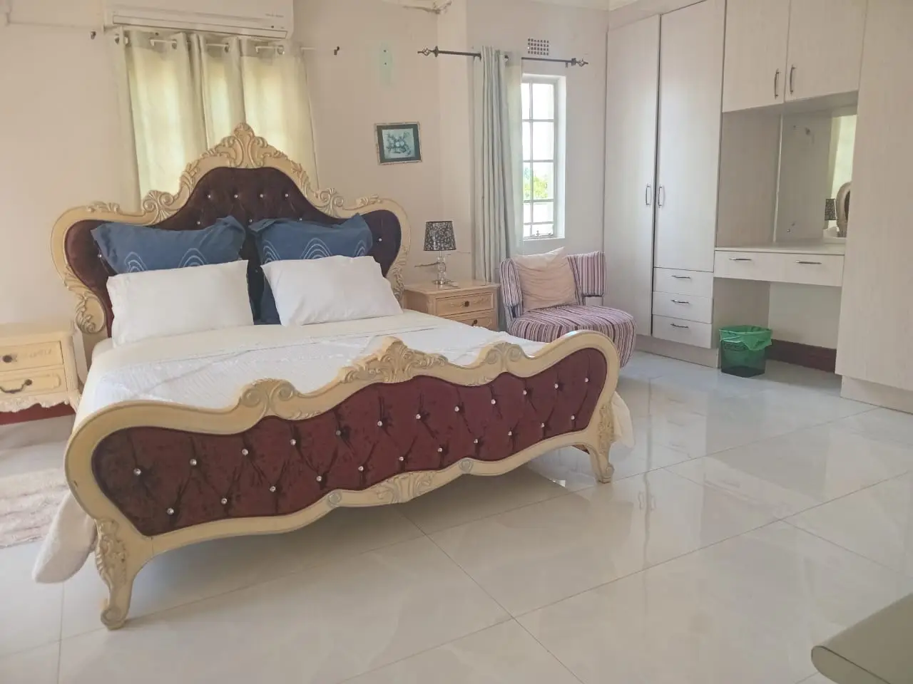Lexy – Queen Suite